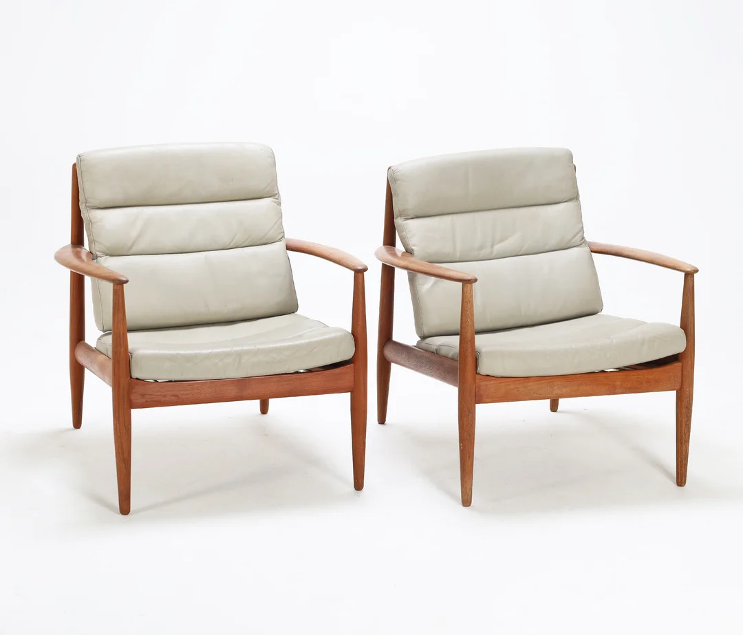 Grete Jalk (1920-2005). A pair of armchairs, model 118, with France & Søn teak frames. (2) — Furniture/Chairs — Lauritz