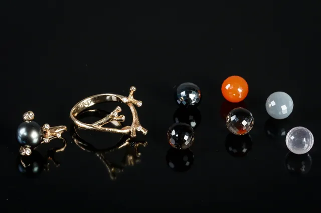 Per Borup. Changeling ring and pendant in 14 kt. with diamonds 0.19 ct. (2)