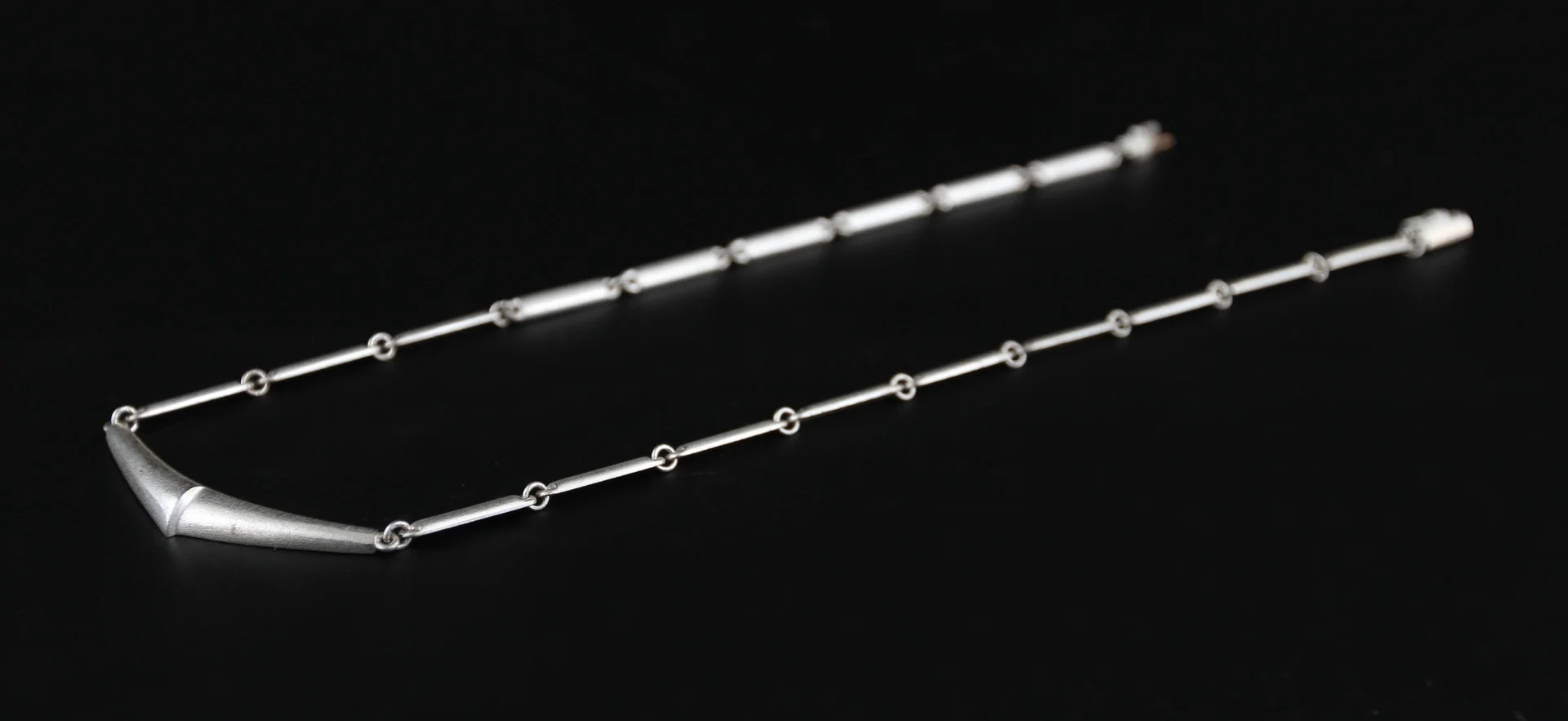 BJÖRN WECKSTRÖM. HALSBAND. Silver, "Lapponia". Finland. — Jewellery — Göteborgs Auktionsverk