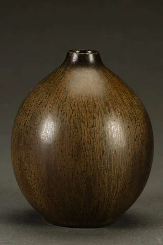 Eva Stæhr-Nielsen. Saxbo. Vase i stentøj