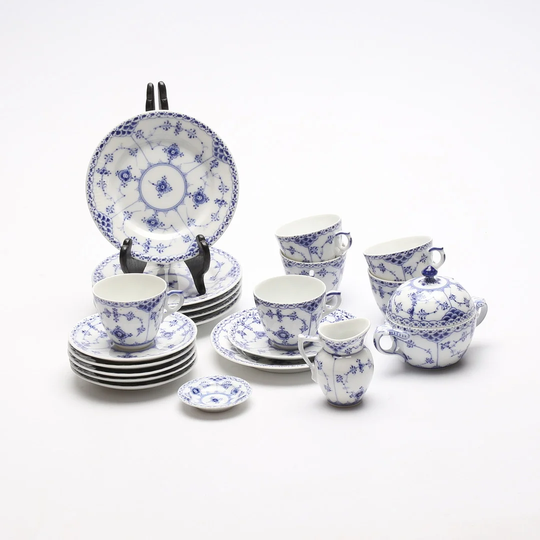 SERVISDELAR, 15 delar, "Musselmalet", Royal Copenhagen, Danmark. — European — Gomér & Andersson Linköping