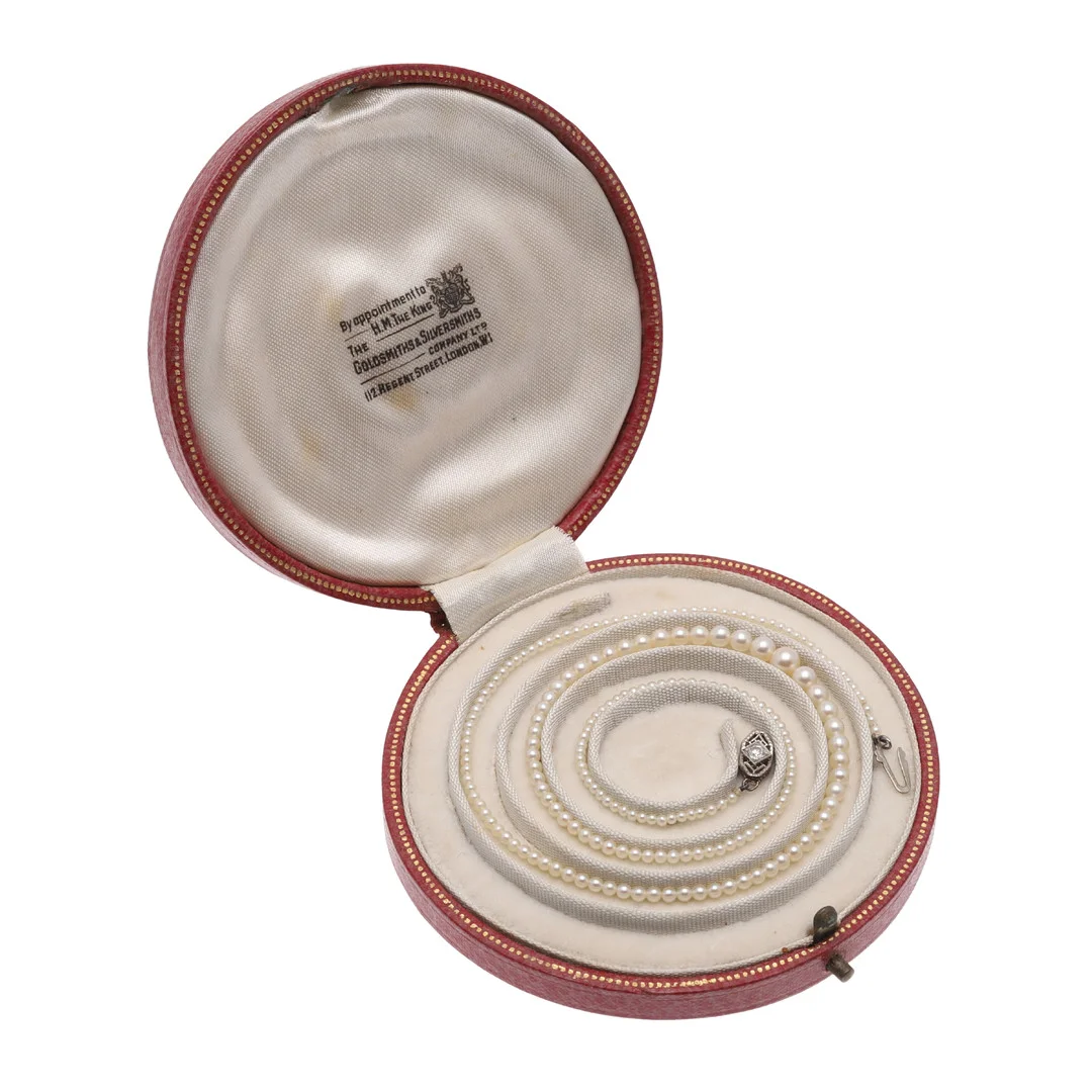A SINGLE ROW GRADUATED UNTESTED PEARL NECKLACE. — Necklace — Lawrences Auctioneers