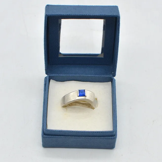 DESIGNERRING MIT TOPAS, STERLINGSILBER, MATTIERT, SPÄTES 20. JAHRHUNDERT.