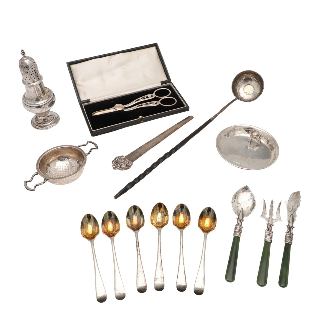 A MIXED LOT OF SILVER. — Silver — Lawrences Auctioneers