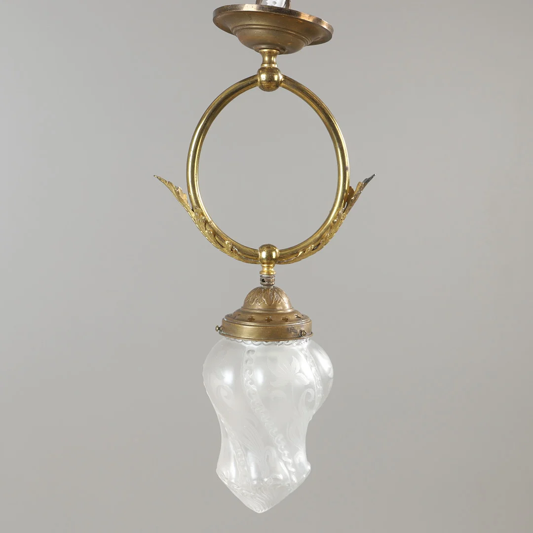 TAKLAMPA, mässing och glas, 1900-talets första hälft. — Ceiling lights — Helsingborgs Auktionskammare
