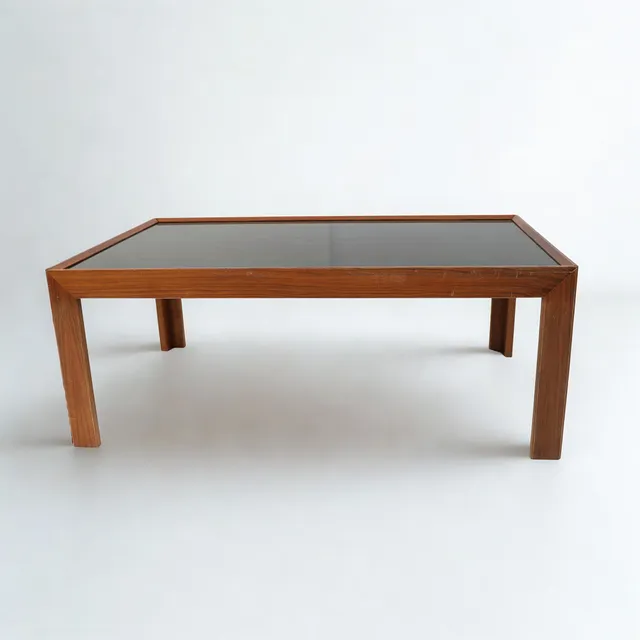 SOFFBORD, med skiva av bemålat glas, signerad J Hansson, underrede i betsad teak. 1970-tal.