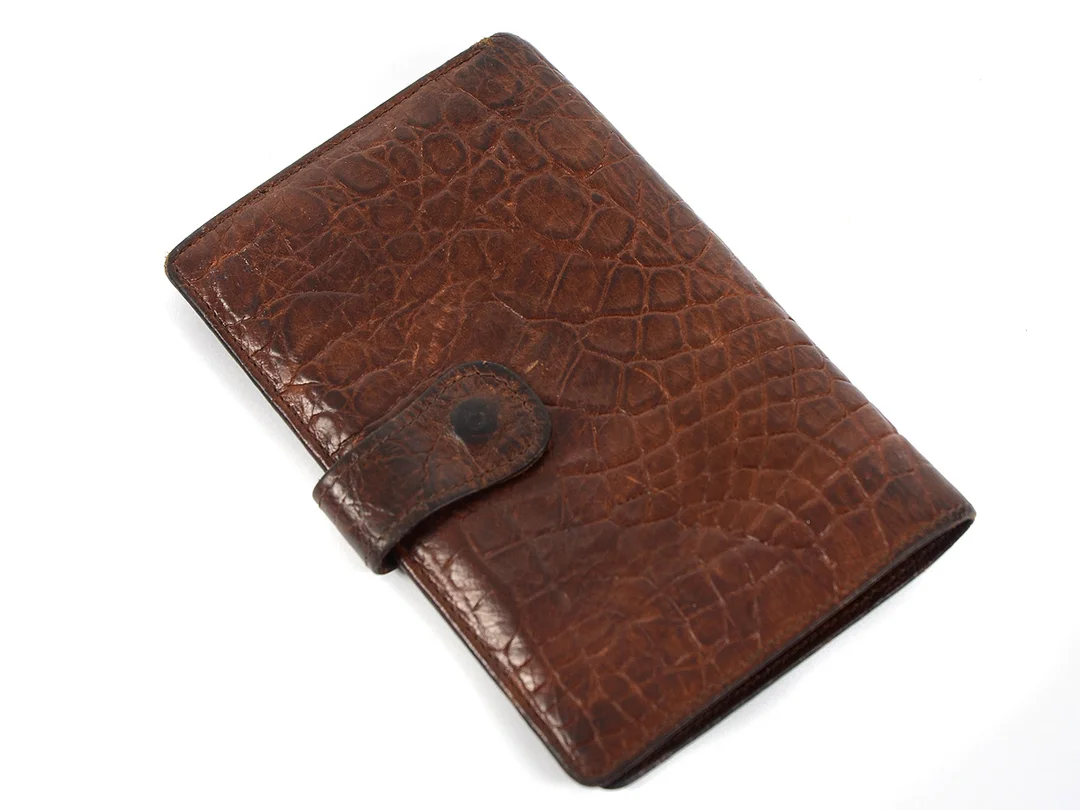 PLÅNBOK, MULBERRY, rostbrun präglat läder, 9x15 cm, mynt, sedel, 5 st kontokortsfack, lite slitage. — Accessoarer/Plånböcker — Kaplans