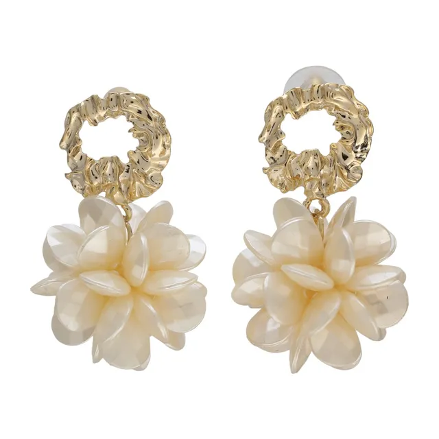 Floral pendant earrings.
