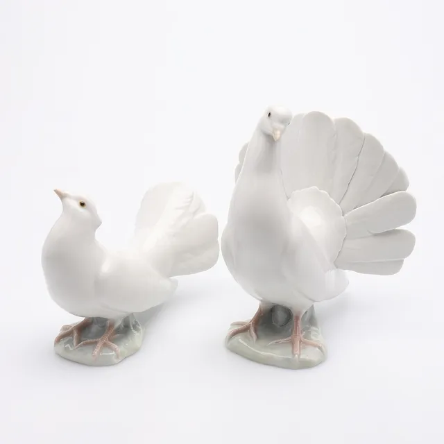FIGURER I FORM AV DUVOR, TVÅ STYCKEN, LLADRO.