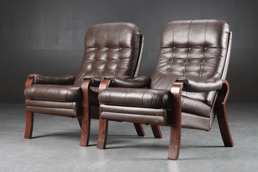 Skandinavisk møbeldesign. Par lænestole af bøg / læder, 1970'erne (2) — Furniture/Lounge chairs — Lauritz