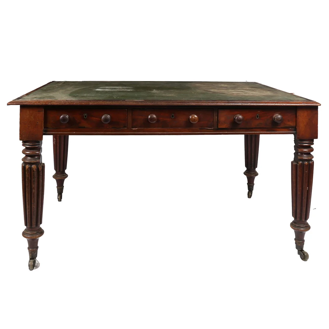 A 19TH CENTURY MAHOGANY LIBRARY TABLE IN THE MANNER OF GILLOWS. — Tables — Bishop & Miller
