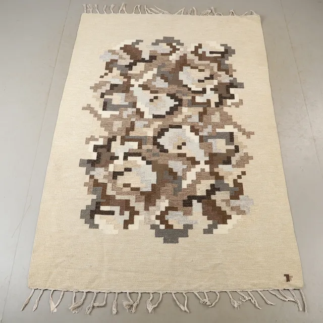 ERIK LUNDBERG. Matta, "Korall", rölakan, Vävaregården, Eringsboda, 238 x 164 cm.