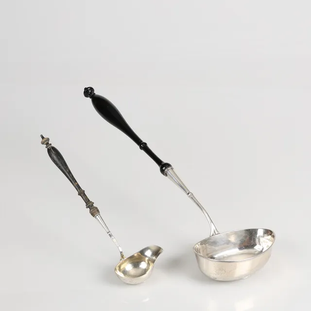 SÅSSLEVAR, 2 st, Silver, 1800-tal.
