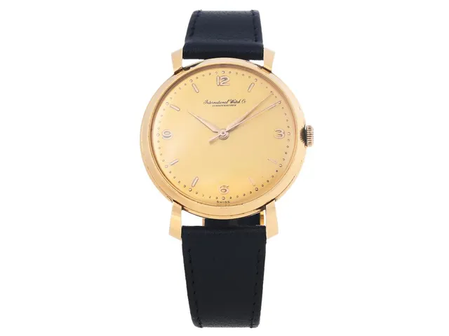INTERNATIONAL WATCH Co, Schaffhausen, herrur, 36,5 mm, Cal 89 (Inca), Serie nr. 1332382, Boett nr. 1333032,18K guld, manuell, plexiglas, läderband, ca 1954.