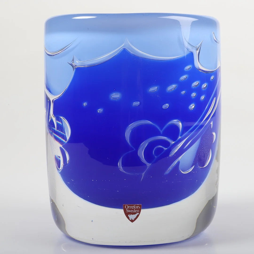 OLLE ALBERIUS. Vas, Ariel, glas, Orrefors, signerad. — Art glass — Helsingborgs Auktionskammare