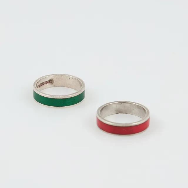 PEKKA PIEKÄINEN. RINGAR, 2 st, silver, emalj, Auran Kultaseppä, Åbo 1975.