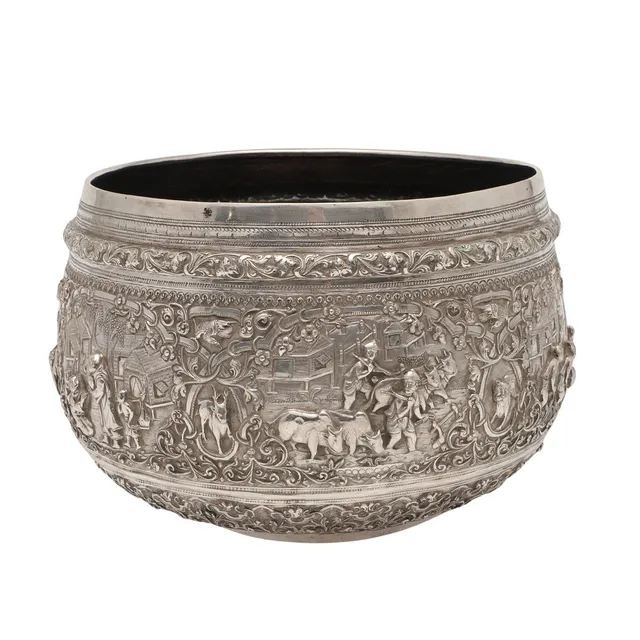A LATE 19TH/ EARLY 20TH CENTURY BURMESE SILVER RICE BOWL.