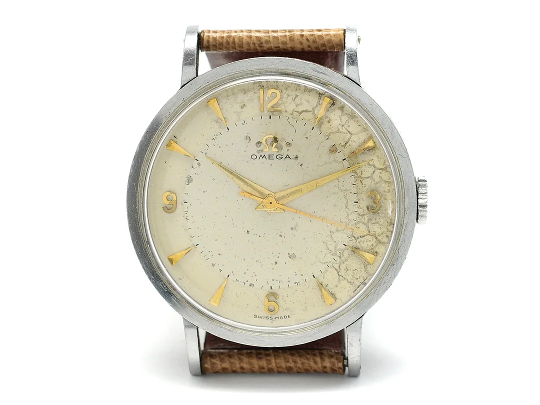 OMEGA, herrur, 35,5 mm, Chronometer, Cal 30 T2 SC Rg, Serie nr. 10190195, Ref nr. CK 2367, Boett nr. 2367-3, stål, manuell, plexiglas, skadad urtavla (5/10), skadad boett, läderband, ca 1944. — Klockor/Omega — Kaplans