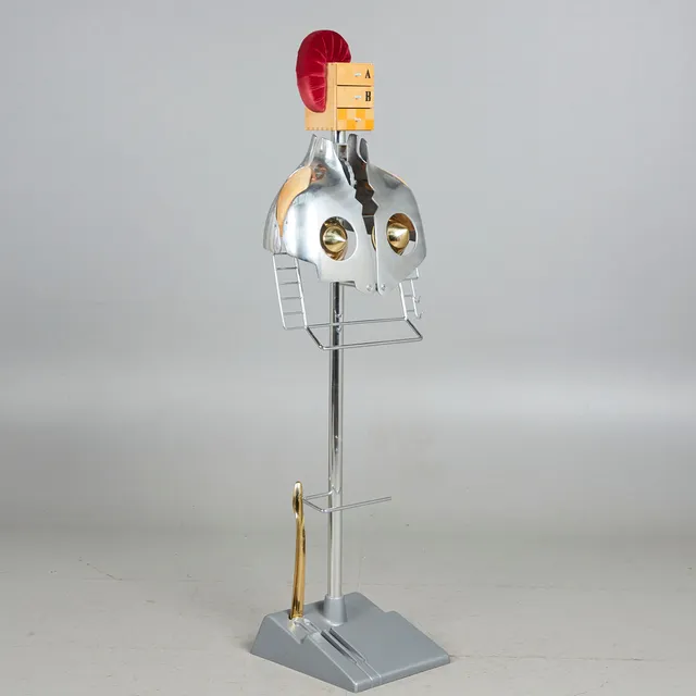 MARC SADLER. Boffi, Stummer Diener / Garderobe, Modell 'Gaston', Stahl, verchromt, Aluminium, Kunststoff, Velour, Holz, Entwurf 1993, Italien.