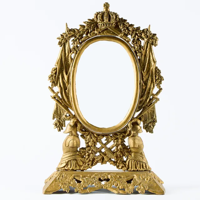 BORDSSPEGEL. Bronserat gjutjärn, nyreänässans, 1800-talets slut.