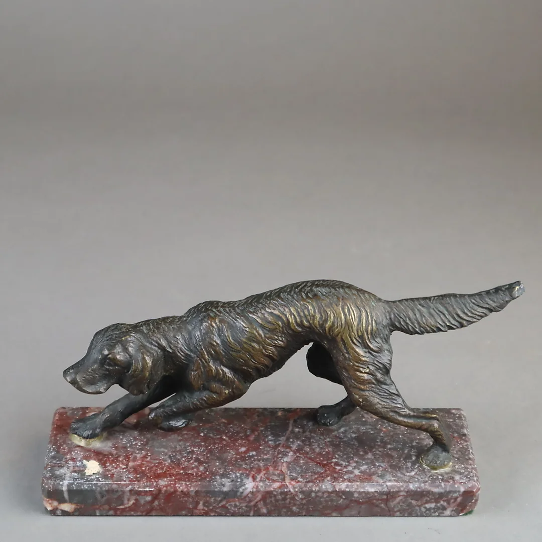 JAGDHUND - Bronze dunkel patiniert. — Sculptures & Bronzes — Auktionshaus Blank