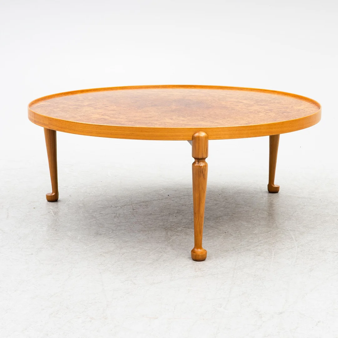 Josef Frank, soffbord, modell 2139, Firma Svenskt Tenn, efter 1985. — Design/Möbler — Bukowskis