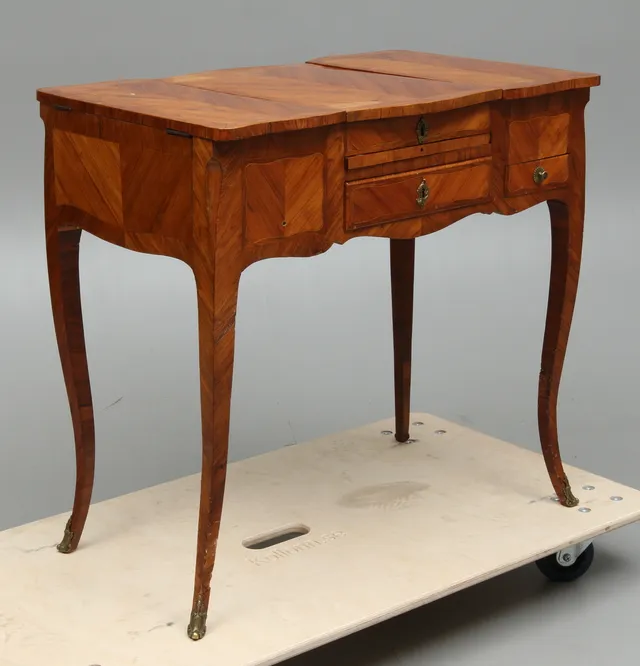 POUDREUSE, Louis XV. 1700/1800-tal.