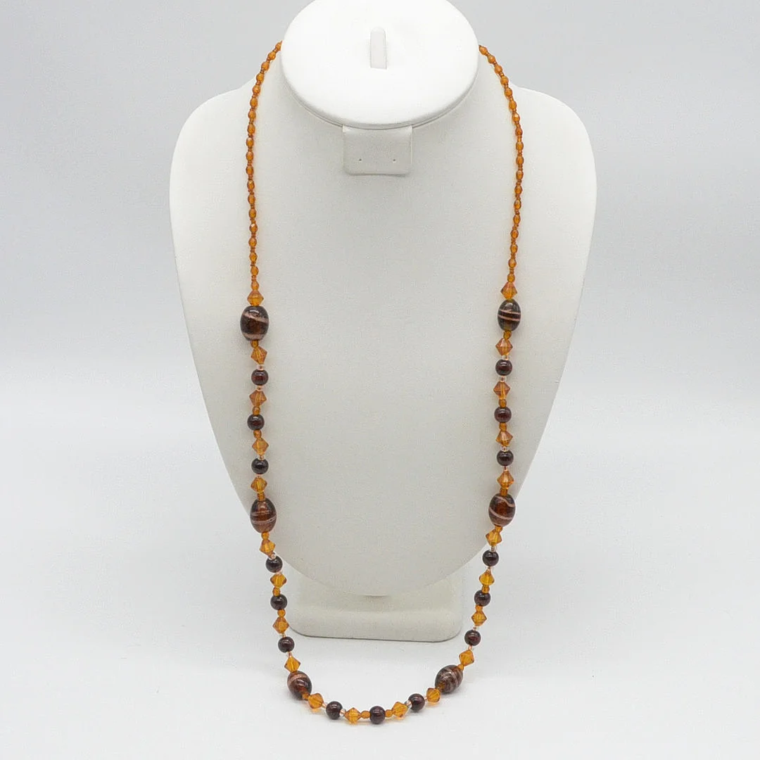 MURANO GLAS PERLENCOLLIER, BRAUN ORANGE, GOLDFLITTER, FACETTIERTE PERLEN, VERGOLDETER VERSCHLUSS, CA. 82 CM, 20. JAHRHUNDERT. — Necklace — Kunst- und Auktionshaus Kleinhenz