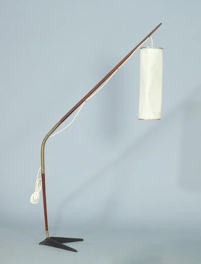 Svend Aage Holm Sørensen. 'Fishingpole' gulvlampe af teak, 1950'erne