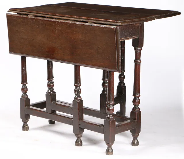 A WILLIAM & MARY OAK GATELEG OCCASIONAL TABLE, CIRCA 1700.