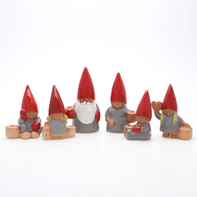 LISA LARSON. Figuriner/ljusstakar, 6 st, stengods, ur serien "Tomtefamiljen", Gustavsberg.