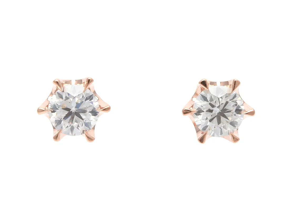ENSTENSÖRHÄNGEN, 18K roséguld, briljantslipade diamanter ca 0,37 ctv, ca TW-W/VS, stift, vikt 1,3 g. — Smycken/Enstensörhängen — Kaplans