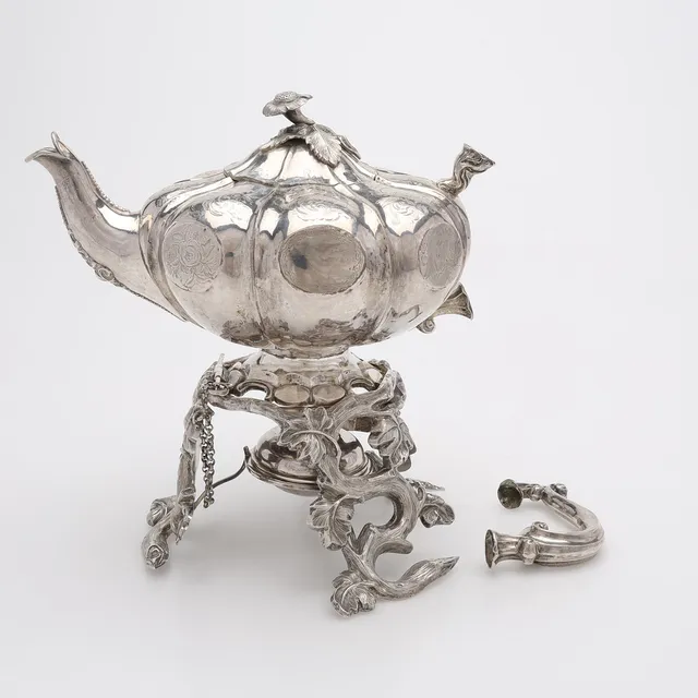 CHRISTIAN HAMMER. TEKÖK, SILVER, NYROKOKO, STOCKHOLM, 1849. TOTALT CIRKA 880 GRAM.
