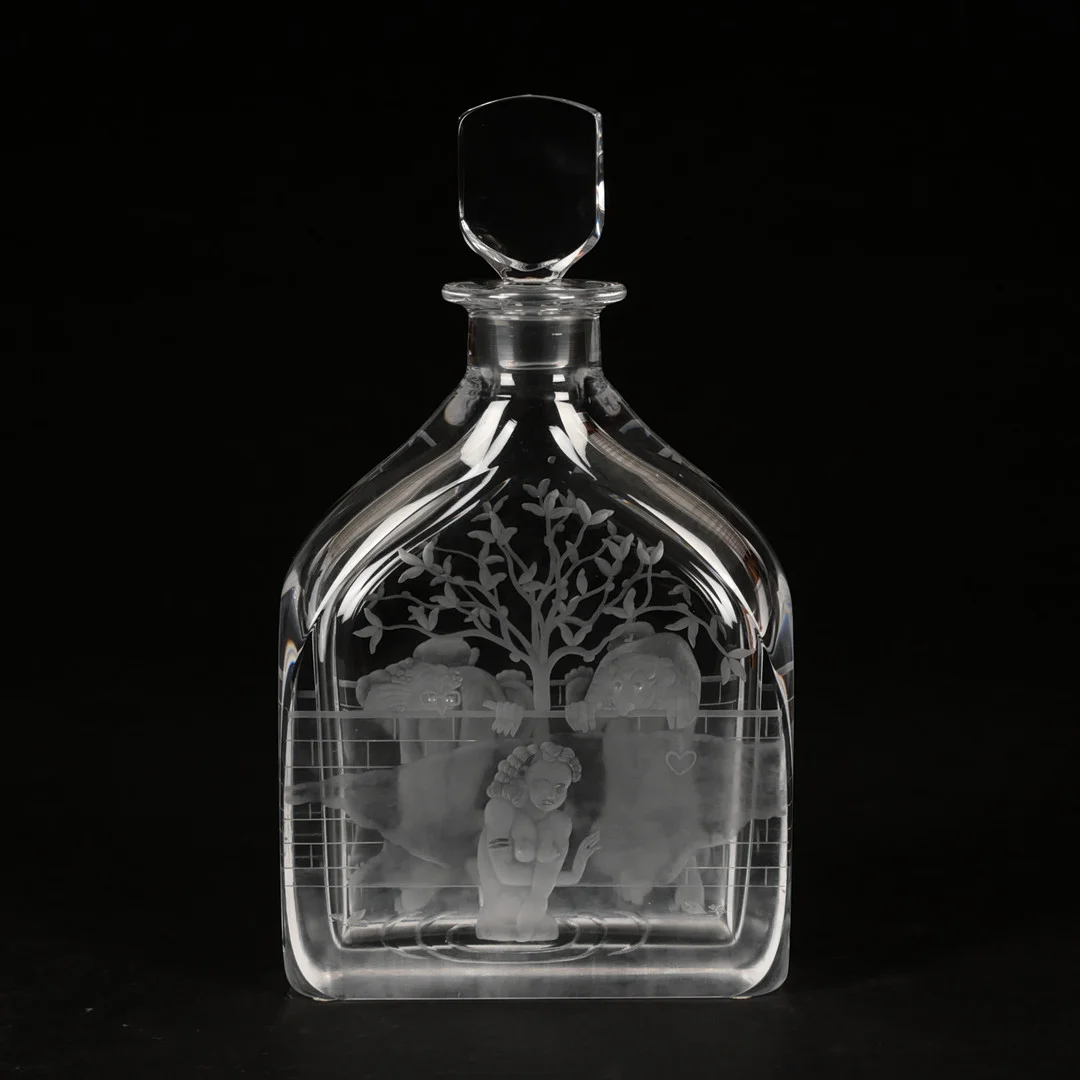 EDWARD HALD. Karaff, "Susanna och gubbarna", graverat glas, Orrefors, signerad. — Art glass — Auktionsfirma Kenneth Svensson i Kalmar