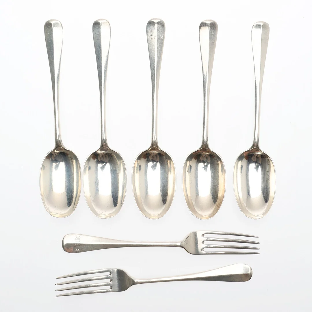 5 GEORGE V SILVER RAT TAIL PATTERN DESSERT SPOONS, AND 2 OLD ENGLISH FORKS. (7). — Silver — Young's Auctions