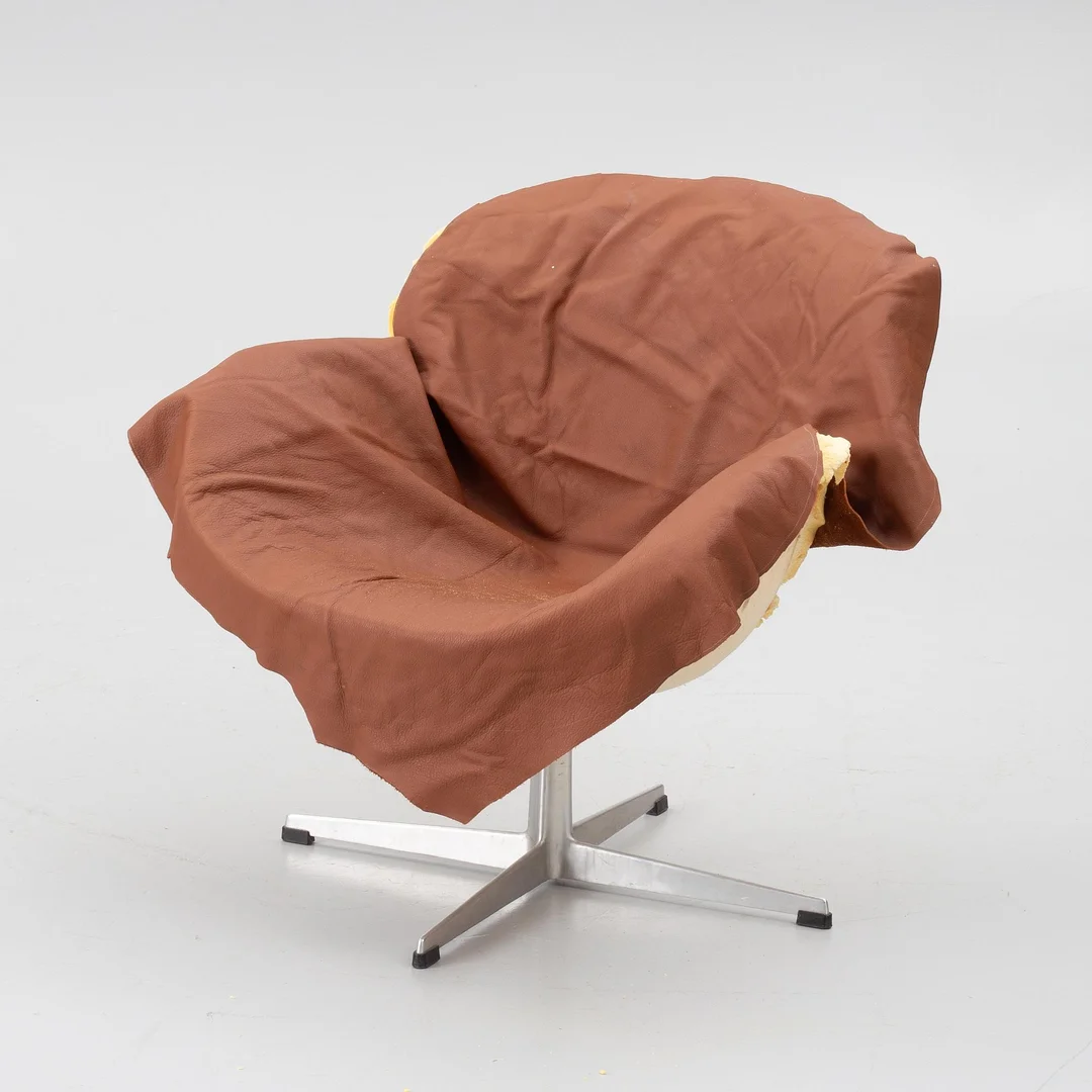 Arne Jacobsen, Fåtölj, "Svanen", Fritz Hansen, Danmark. — Design/Möbler — Bukowskis