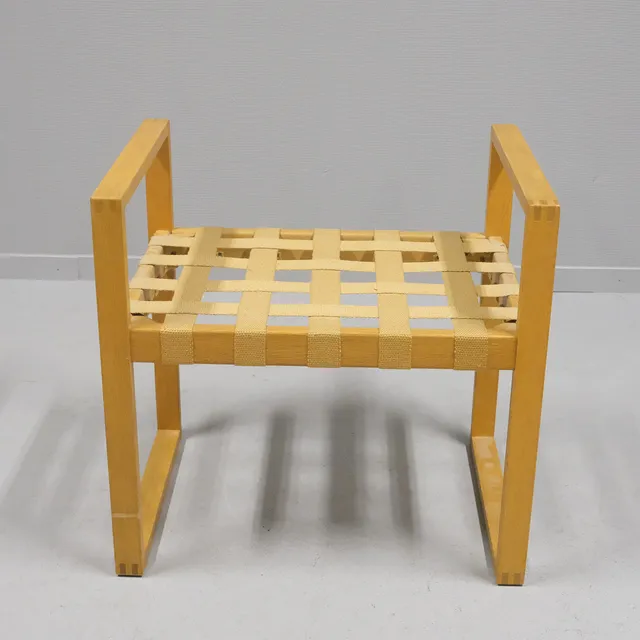 ÅKE FRIBYTER. TABURETT, EK MED SADELGJORD, NYBROFABRIKEN, 1960-TAL.