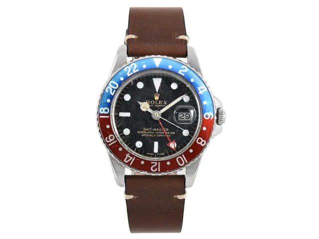 ROLEX, Oyster Perpetual, GMT-Master (Swiss-T<25), Chronometer, s.k. "Pointed Crown Guards (Cornini)", Ref nr. 1675, Serie nr. 1101664, Cal 1570, Verk nr. D11169, Boett nr. 1675, herrur, 39 mm, stål, automatisk, plexiglas, datum, defekt, renoverad urtavla, utbytta/målade visare, utbytta delar i verk, läderband, tillverkad fjärde kvartalet 1963.