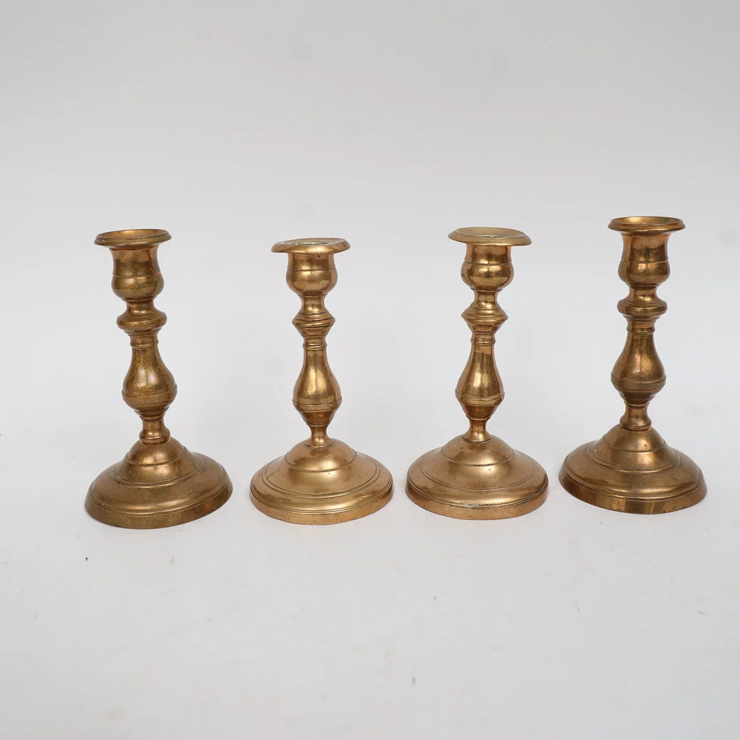LJUSSTAKAR 4st, mässing, stämplade nr 13. — Candlesticks — Falun Auktionsbyrå