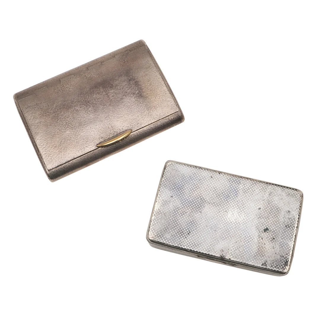 AN EDWARDIAN SILVER SNUFF BOX. — Silver — Lawrences Auctioneers