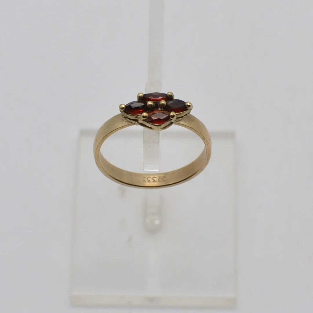 RING MIT 4 GRANAT EDELSTEINEN - 333ER GOLD/8 KARAT - 2,6 GRAMM. — Rings — Kunst- und Auktionshaus Kleinhenz