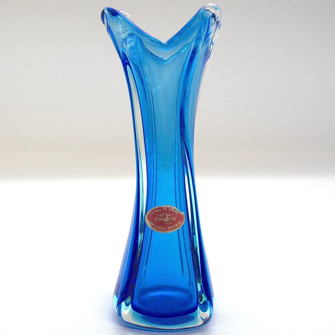 ARCHIMEDE SEGUSO. VASE AUS MURANO-GLAS, FÜR VETRI D'ARTE, SOMMERSO, IN BLAU, UM 1960ER JAHRE MIT STUDIOETIKETT. — Art glass — Kunst- und Auktionshaus Kleinhenz