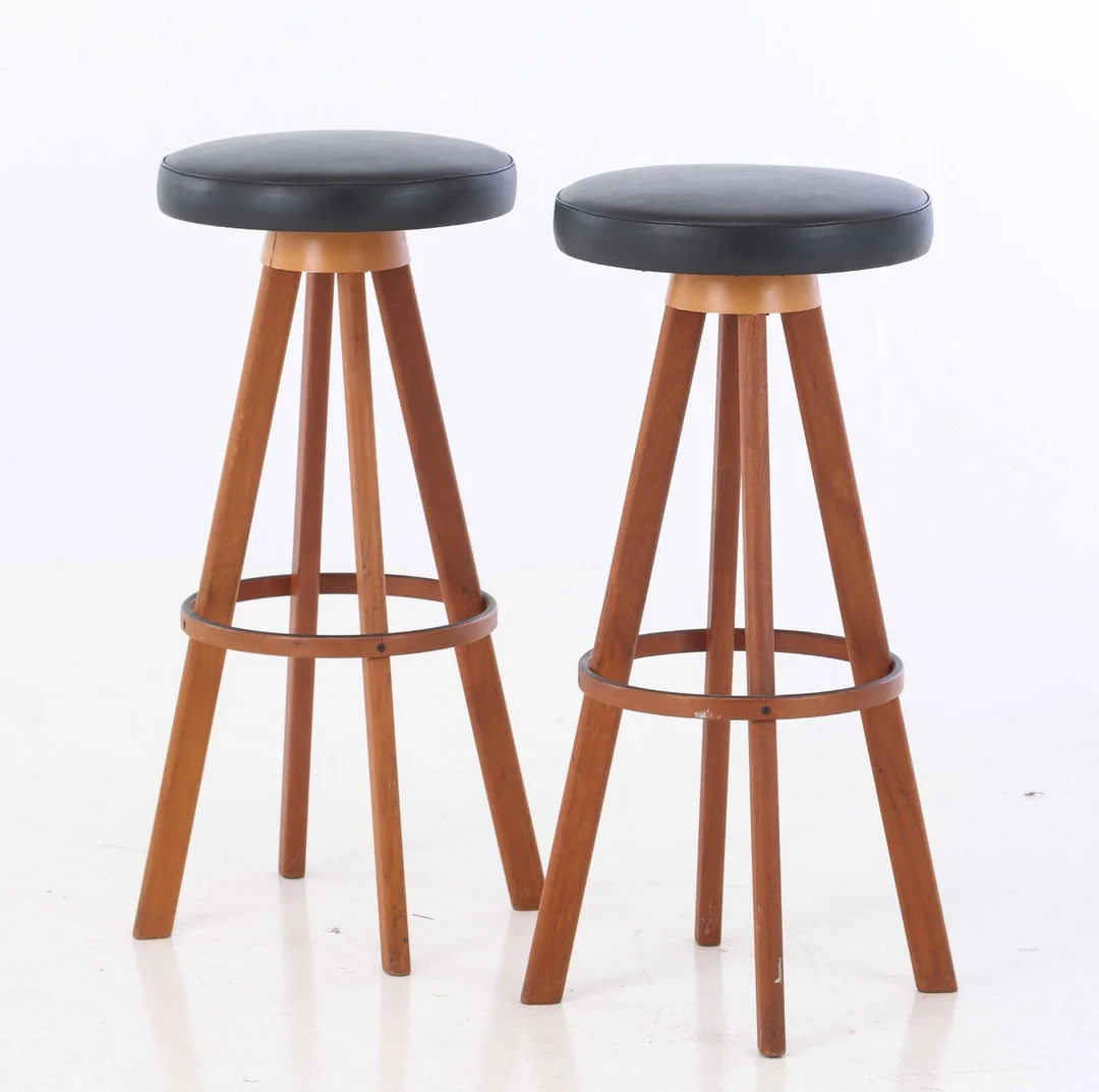 Hans Olsen for Frem Røjle. A pair of teak bar stools, 1960s (2) — Furniture/Chairs — Lauritz