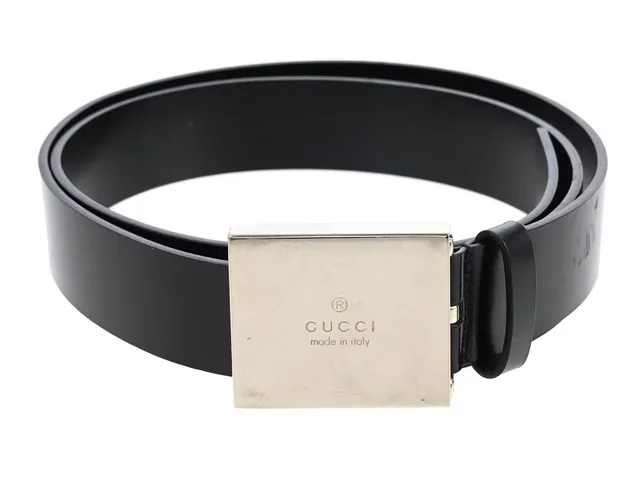 BÄLTE, GUCCI, svart läder, guldfärgat spänne, stl 100, bruksslitage.
