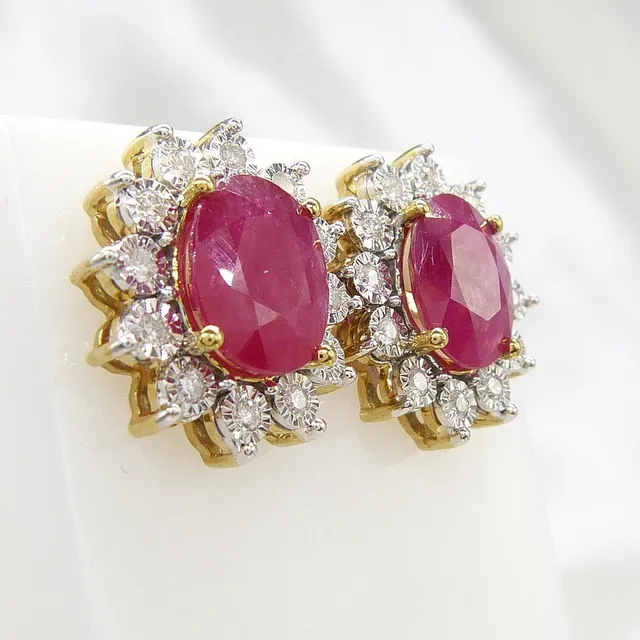 RUBY & DIAMOND cluster earrings.