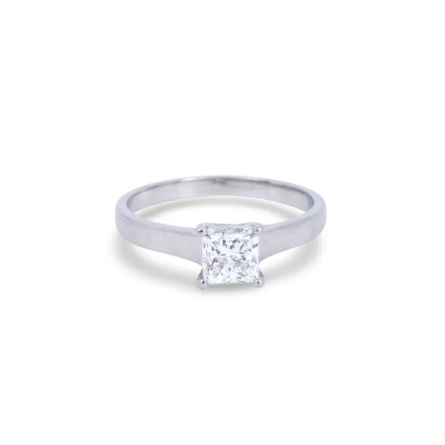 PLATINUM 0.90CT VVS2 PRINCES DIAMOND RING.