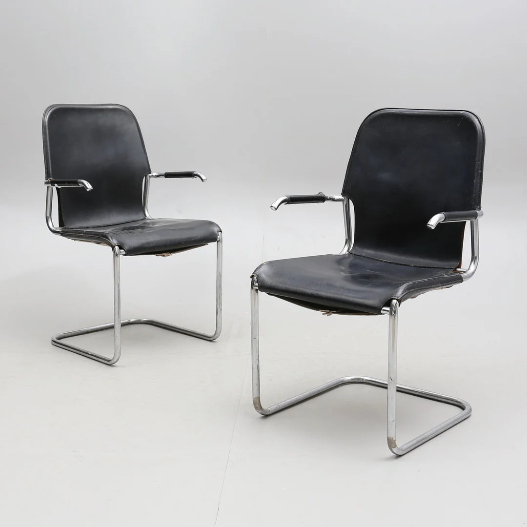 KENNETH BERGENBLAD. KARMSTOLAR, ett par, ”CICERO”, DUX, 1980-tal. — Armchairs & Chairs — Auktionshuset Thelin & Johansson