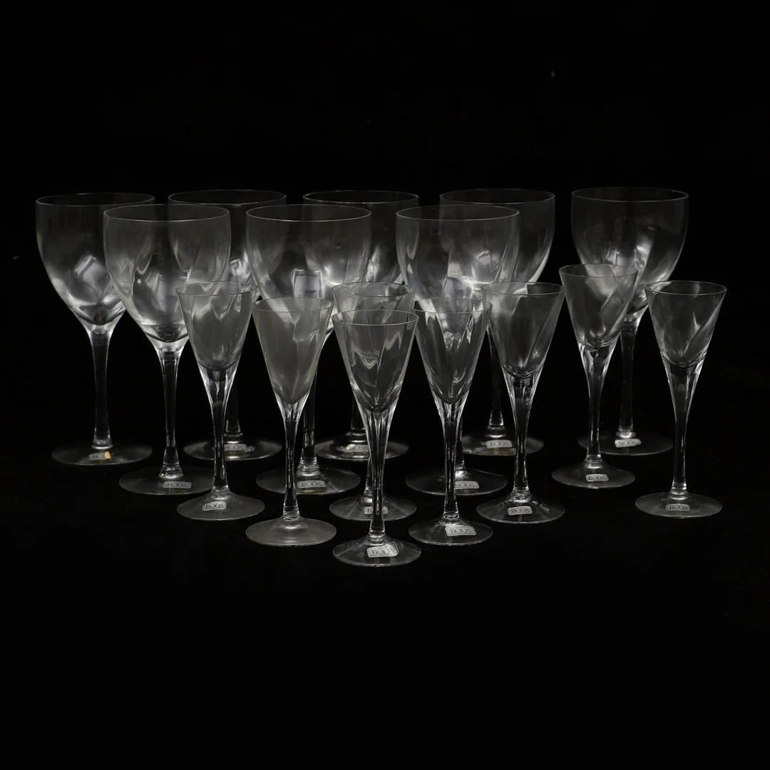 BERTIL VALLIEN. Servisdelar, "Chateau", 16 st, Kosta Boda. — Tableware — Crafoord Auktioner Malmö