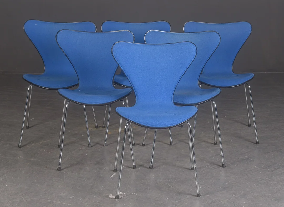 Arne Jacobsen for Fritz Hansen. Model 3107 / Syveren. Seks stole (6) — Furniture/Chairs — Lauritz