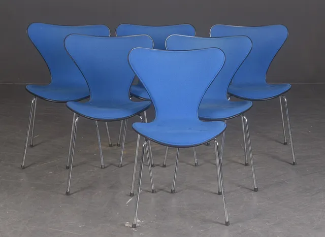 Arne Jacobsen for Fritz Hansen. Model 3107 / Syveren. Seks stole (6)